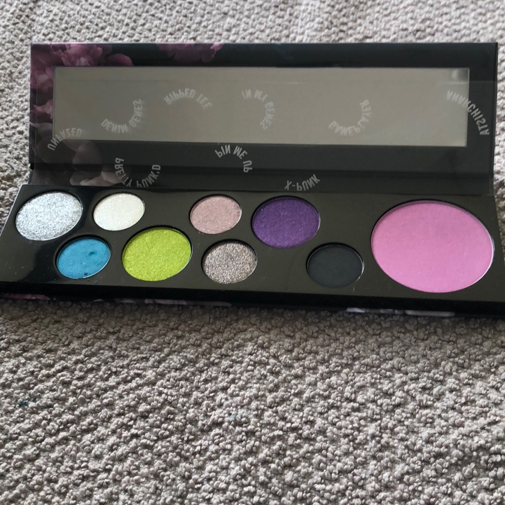 MAC Pretty Punk Eyeshadow Palette NWT